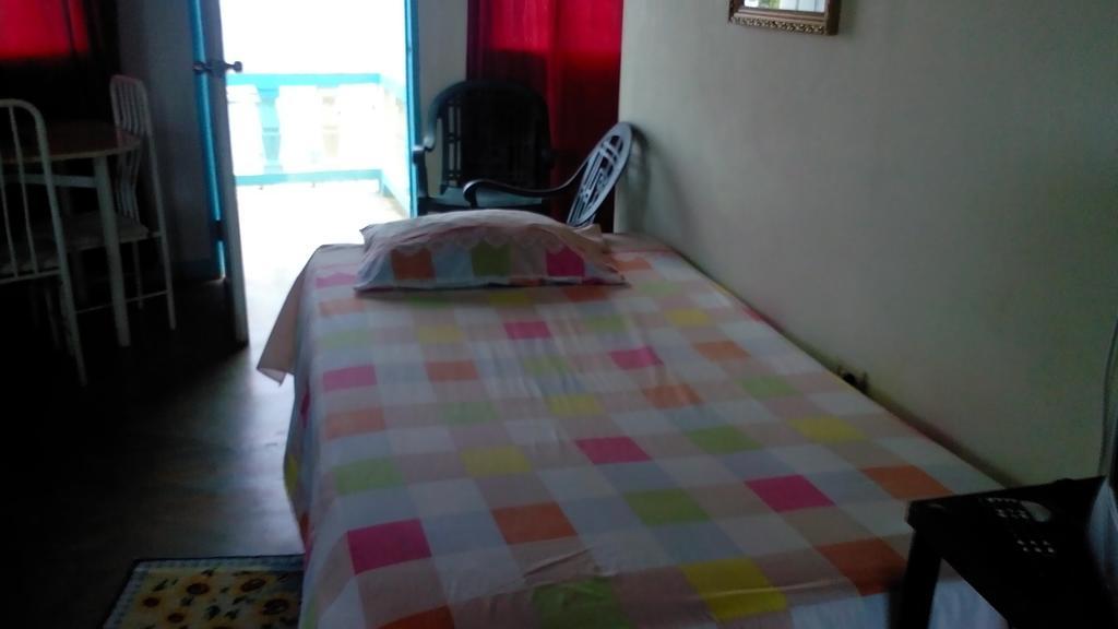 Waikiki Guest House Treasure Beach Bilik gambar